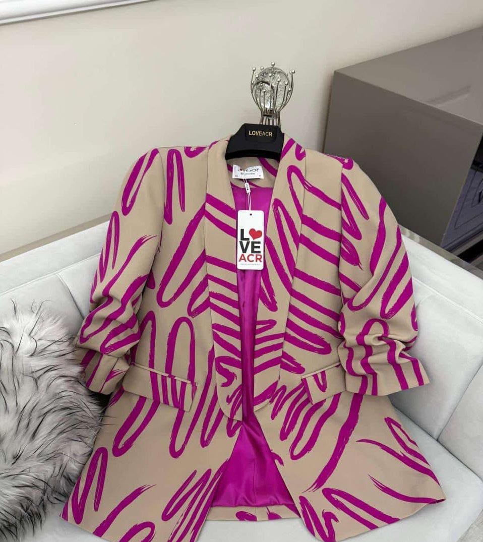 Blazer sable à motif graphique magenta