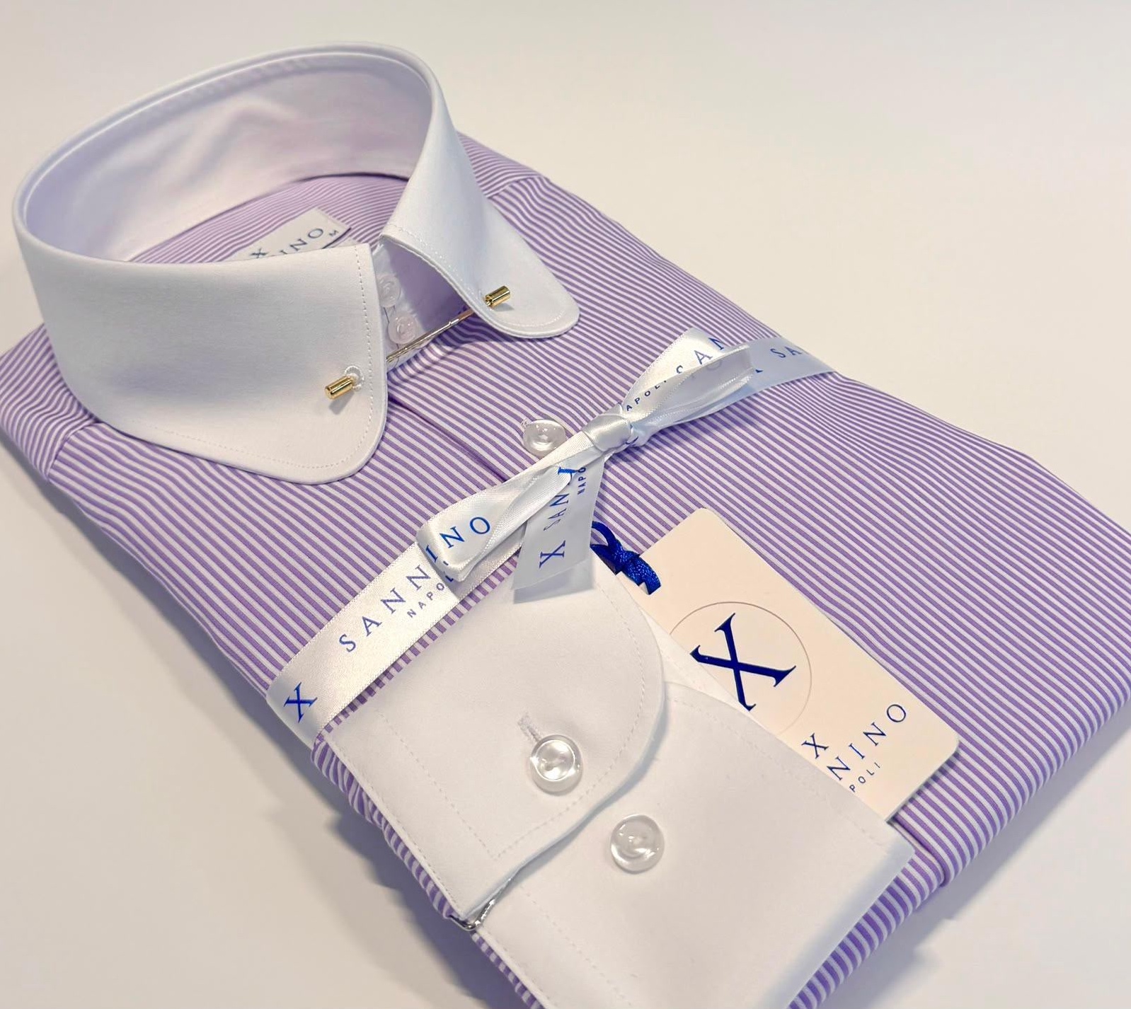 Lilac micro-patterned shirt with a white collar