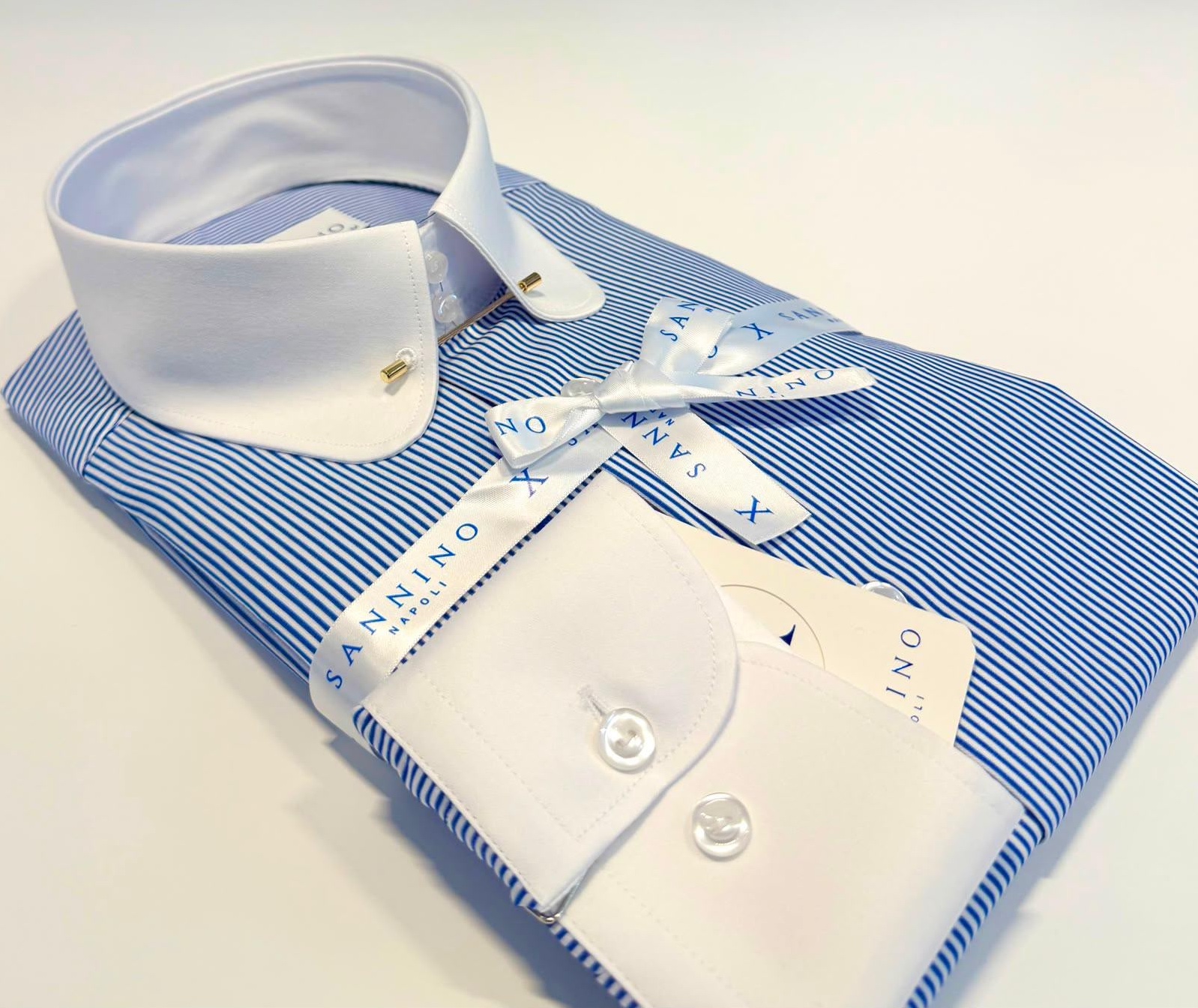 Blue micro-pattern shirt with a white collar