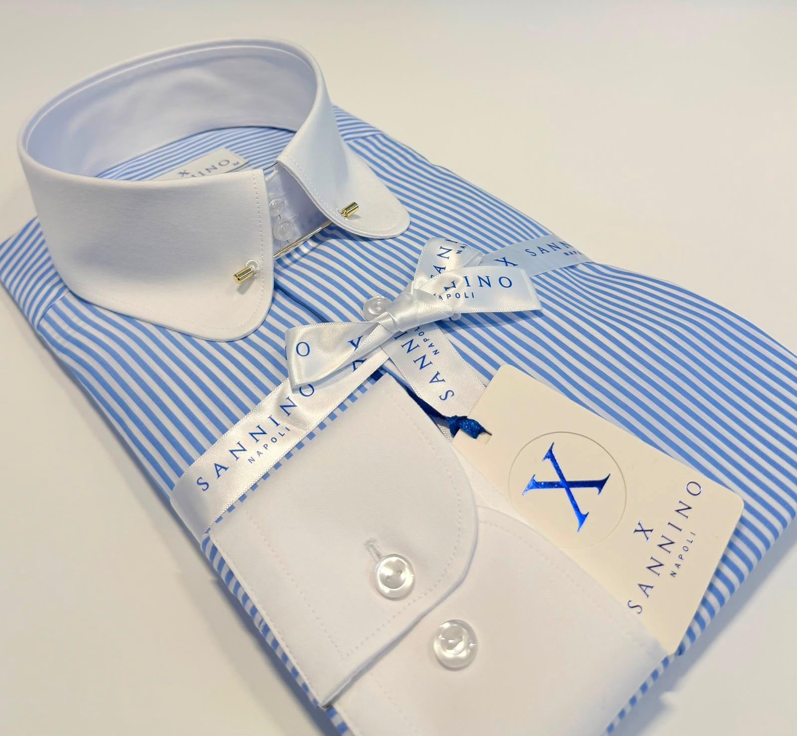 Chemise à rayures bleu ciel et blanches