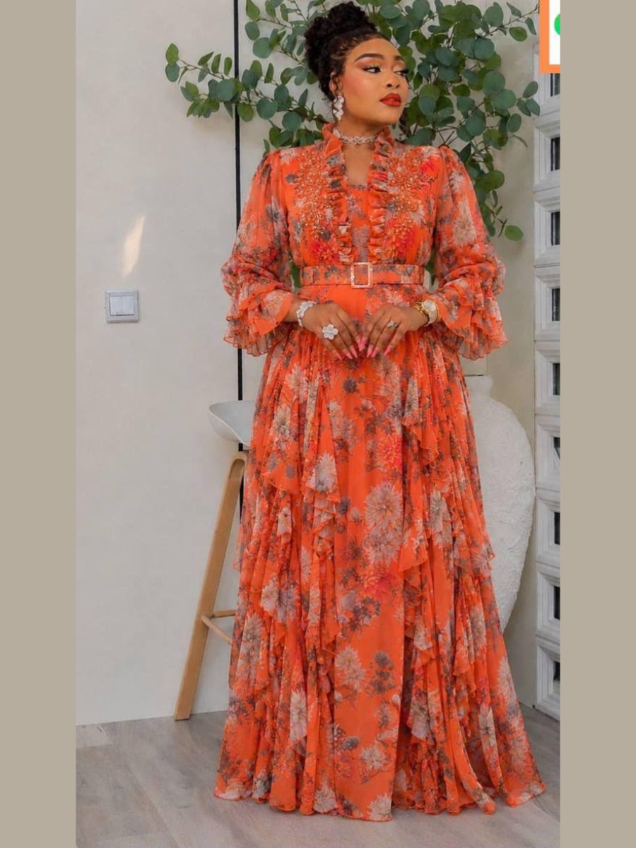 Robe longue en mousseline à fleurs corail
