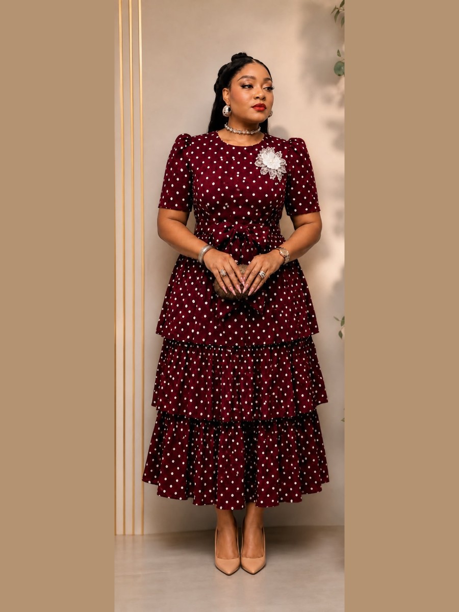 Robe midi bordeaux à pois blancs et jupe à volants