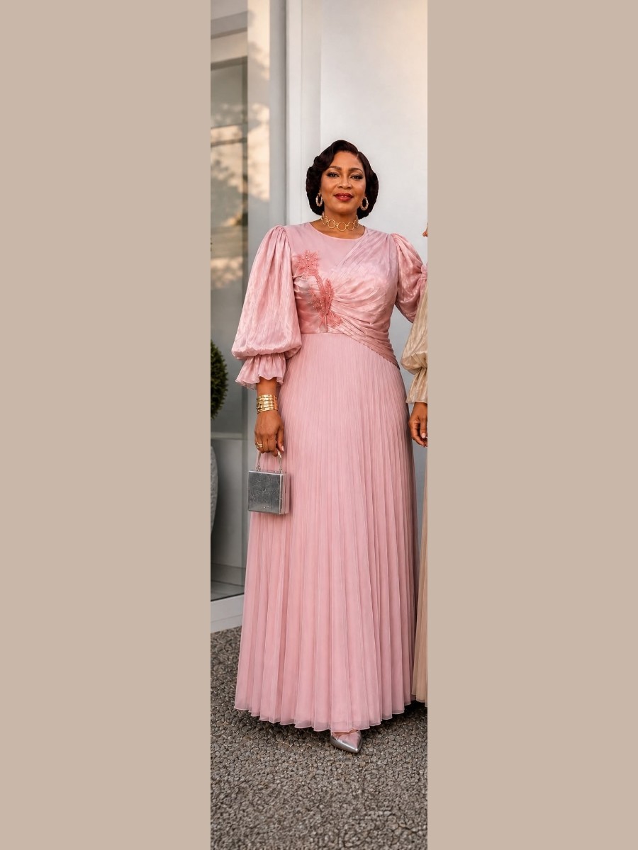 Robe de soirée longue plissée rose poudré à manches ballon